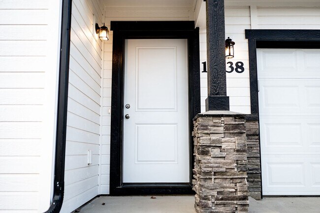 Foto del edificio - 4 bed 2 bath with bonus room