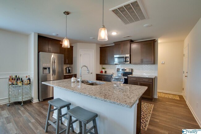 Building Photo - 117 Daymark Dr
