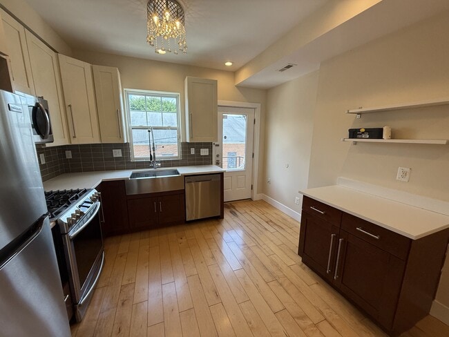 Building Photo - 707 18th St NE