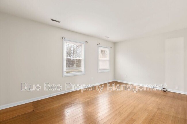 Building Photo - 7032 Battlefield Green Dr