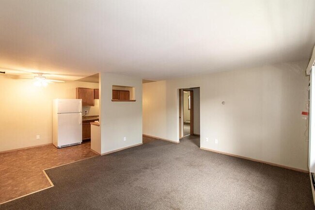 Building Photo - 5324 Hanson Ct N