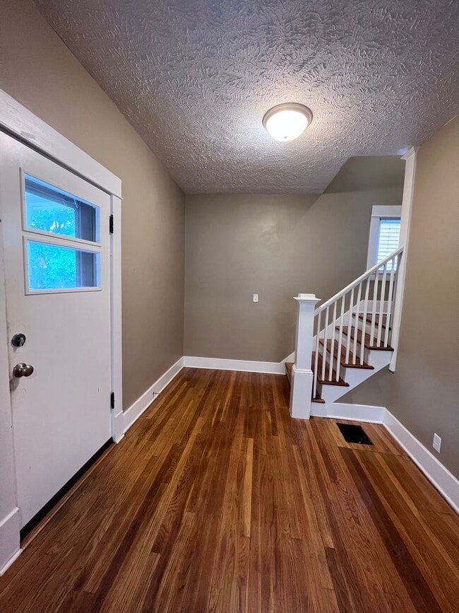 Building Photo - Large Four Bedroom Home!