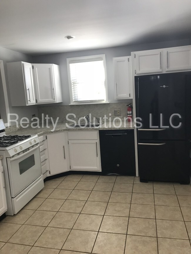 Foto del edificio - 2 Bedroom Apartment in Charming Audubon