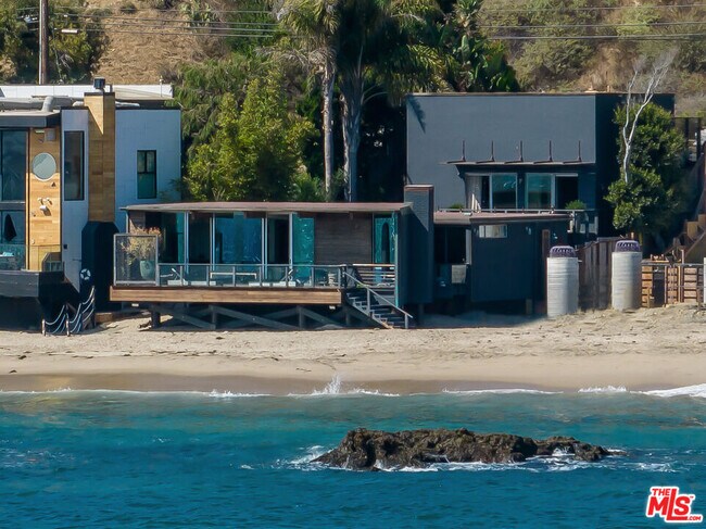 Foto del edificio - 24956 Malibu Rd
