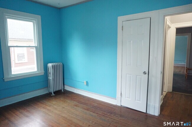Building Photo - 472 Prospect Ave