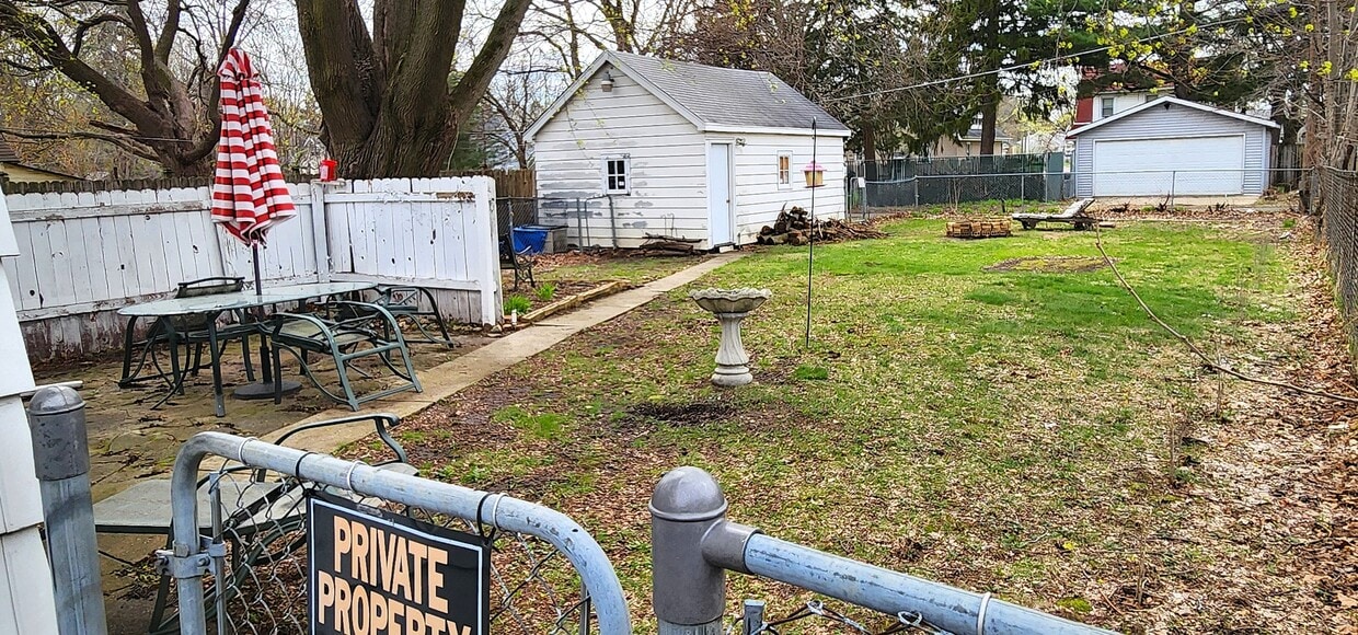 Foto del edificio - 1804 Latham St