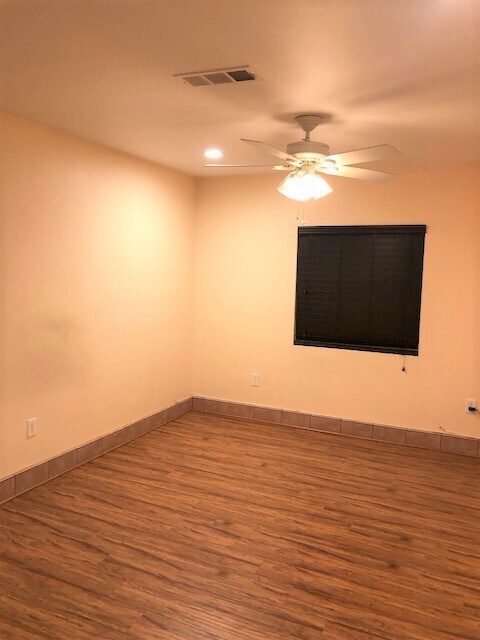 Building Photo - 15332 Eastwood Ave