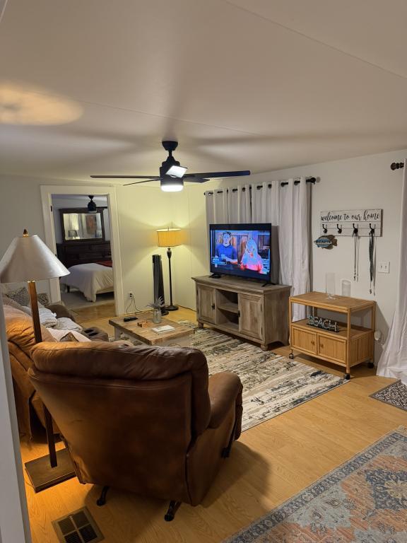 Foto del edificio - 1219 Thomas Dr