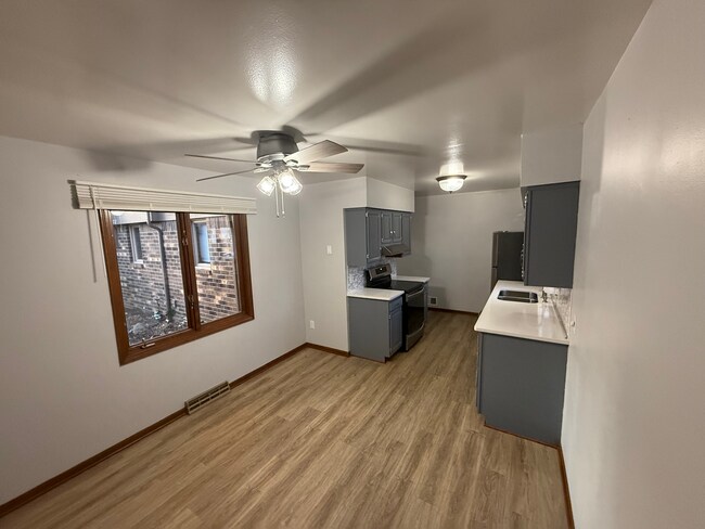 Kitchen 1 - 1170 Bernath Pky