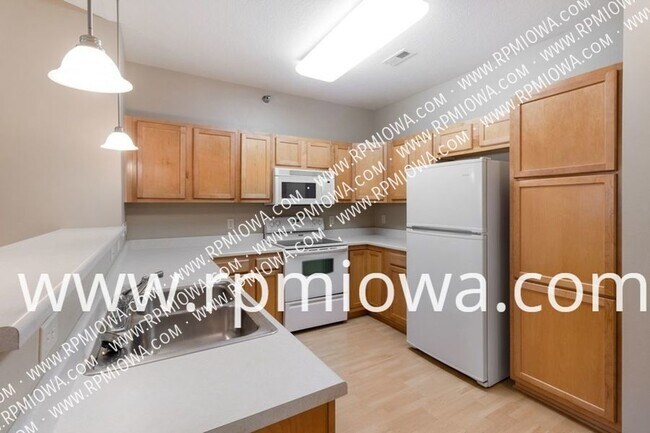 Building Photo - GARAGE INCLUDED! 2 Bedroom, 2 Bath Condo i...