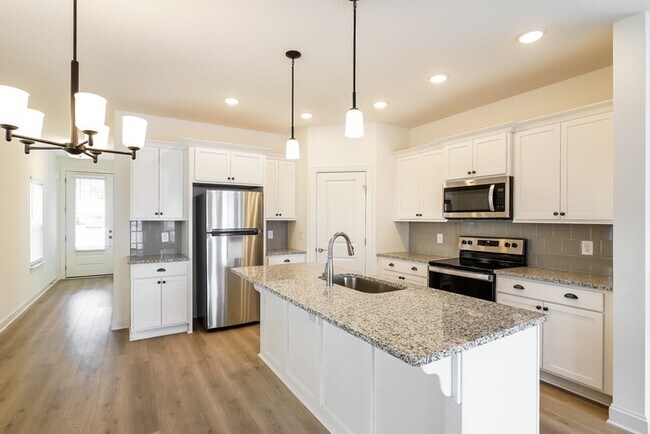 Foto del edificio - Discover Your Ideal Home in Lebanon, TN!