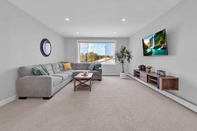 Foto del edificio - 1375 Rebecca Dr