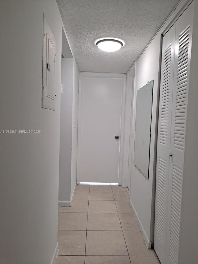 Building Photo - 2544 Riverside Dr