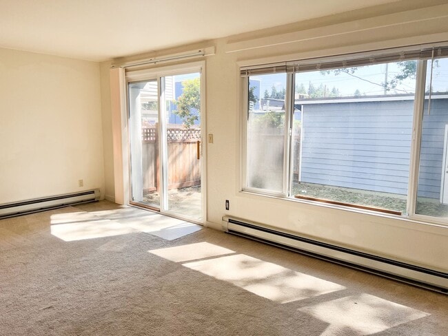 Building Photo - Charming 2 Bed / 2 Bath Townhome in North ...