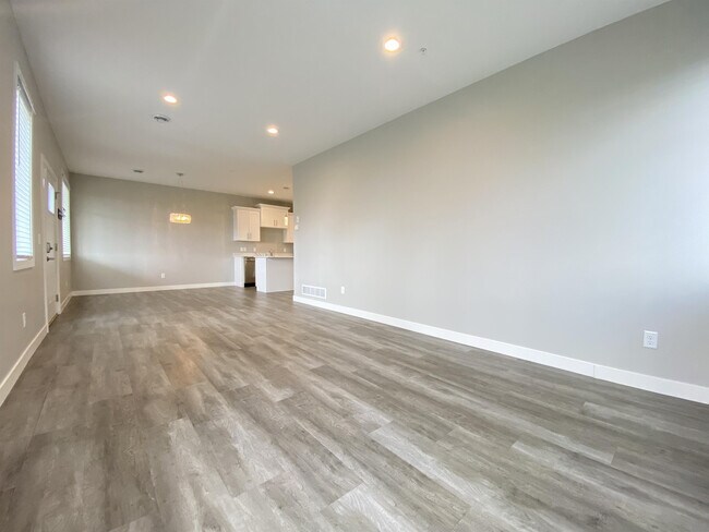 Foto del edificio - 670 Stone Haven Dr NE