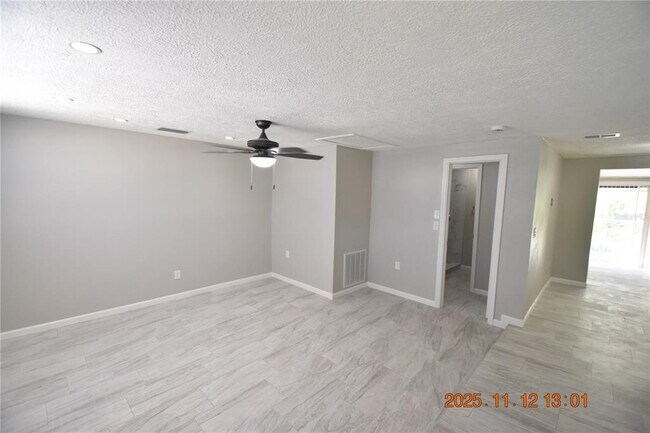 Foto del edificio - 7317 Dianne Dr