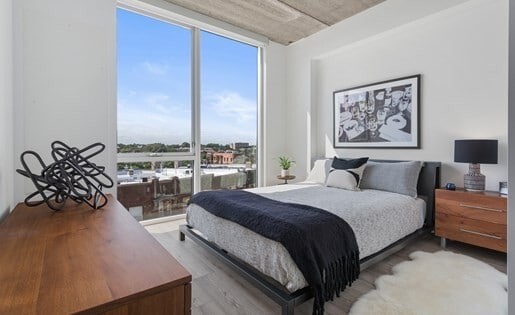 Building Photo - 656 W Sheridan Rd