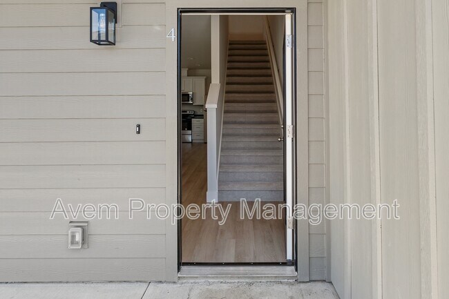 Building Photo - 936 Molalla Ave