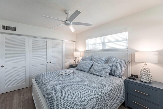 Foto del edificio - 6020 Midnight Pass Rd