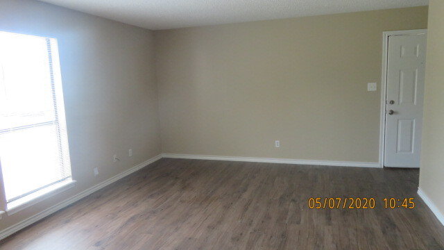 Building Photo - 637 Champion Pl