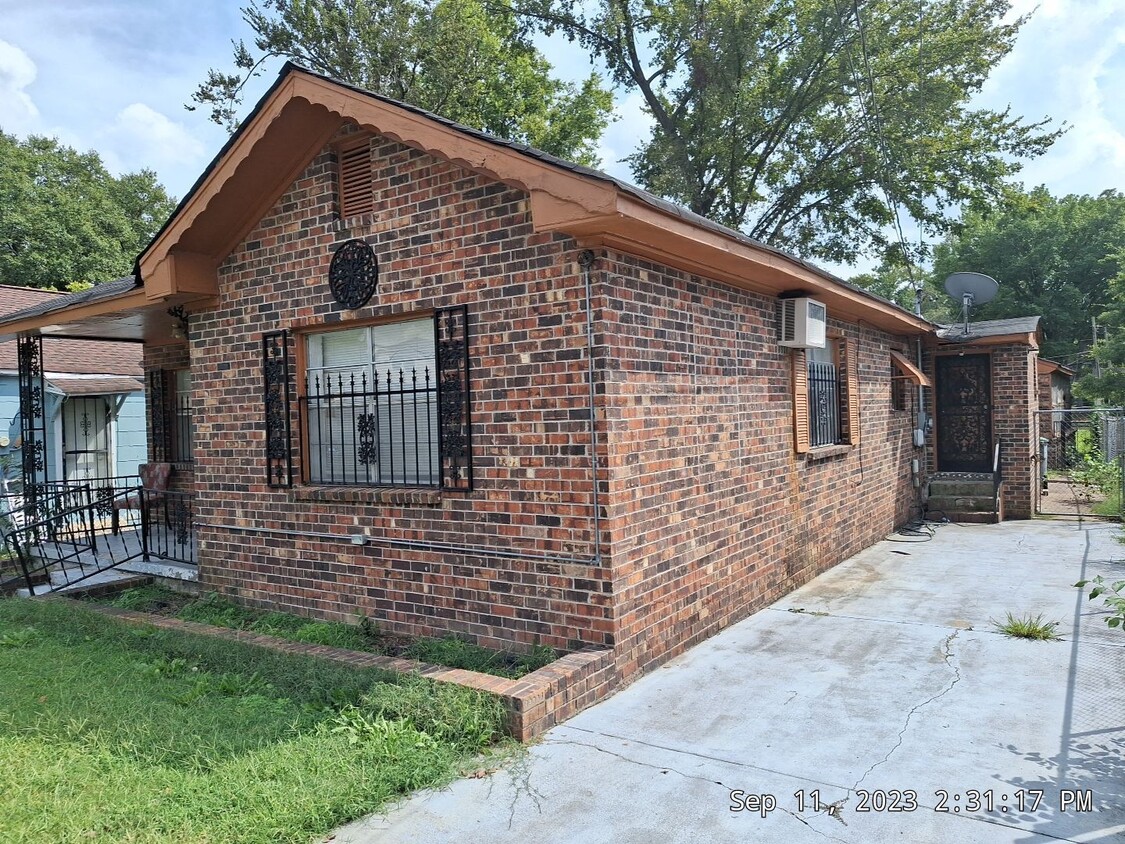 Building Photo - 2271 Hubbard Ave
