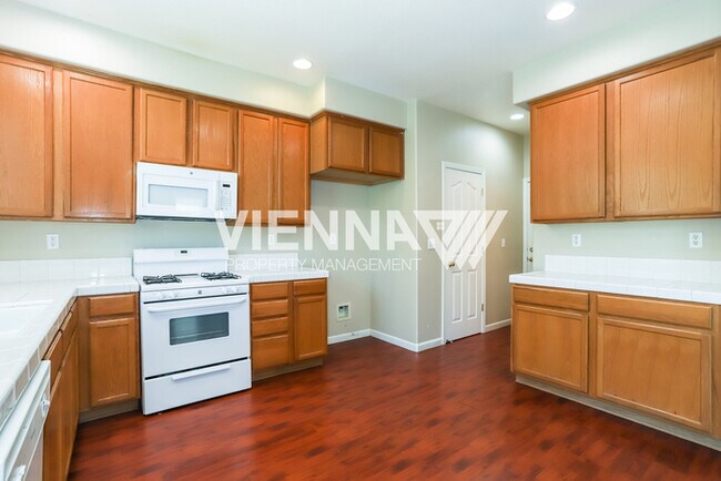 Foto del edificio - Spacious 4 Bedroom Home in North Natomas