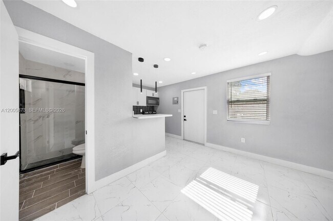 Foto del edificio - 2145 NW 130th St