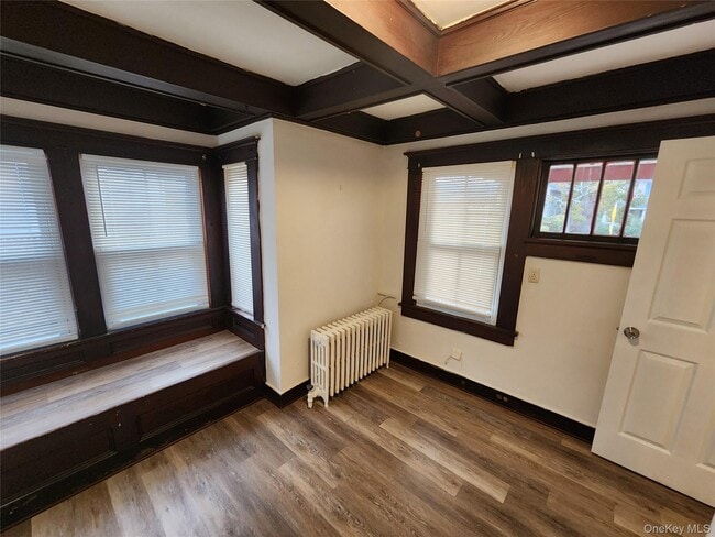 Foto del edificio - 37 Jennings Ave