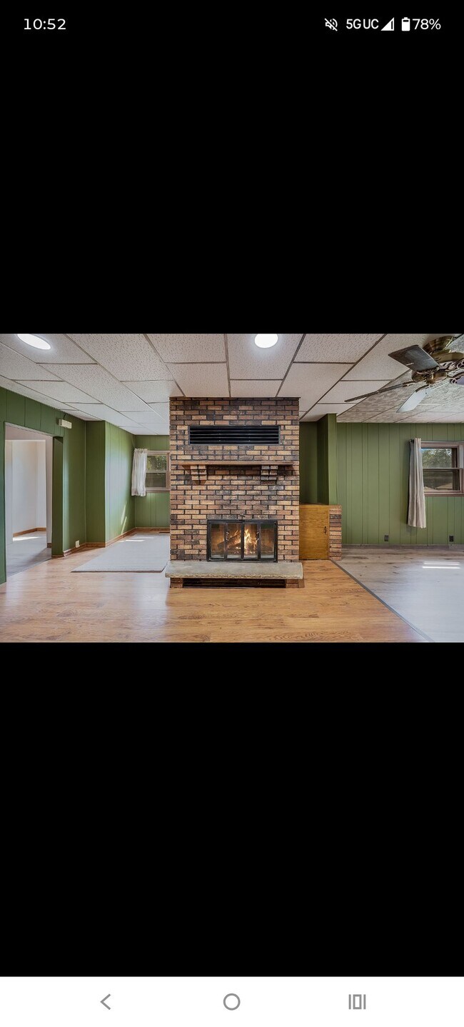 Foto del edificio - 104 Frank Ave NE
