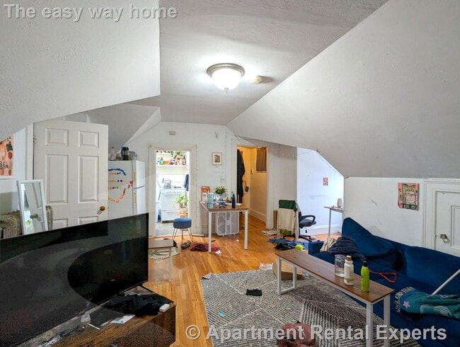 Building Photo - 44 Central St