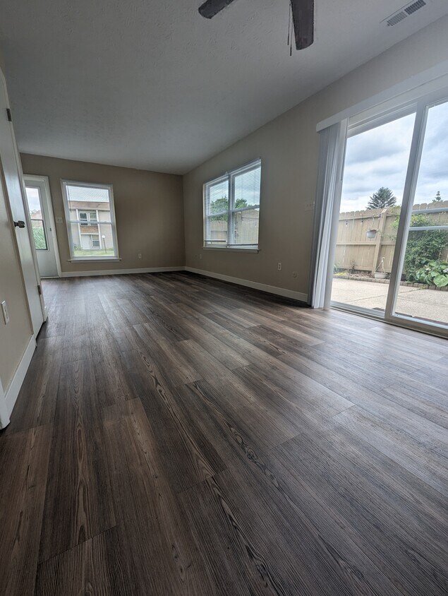 1200 Robbins Run Ct, Centerville, OH 45458 Townhome Rentals in