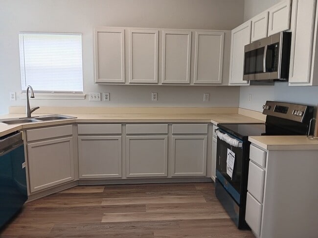 Building Photo - 2540 Governors Pointe Ct NE