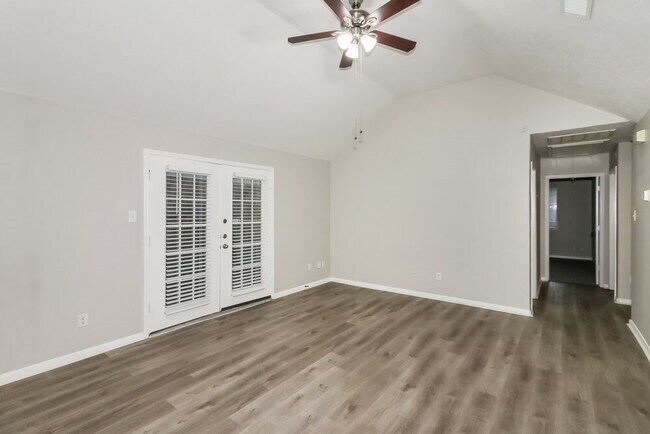 Foto del edificio - 6807 Highwind Bend Ln