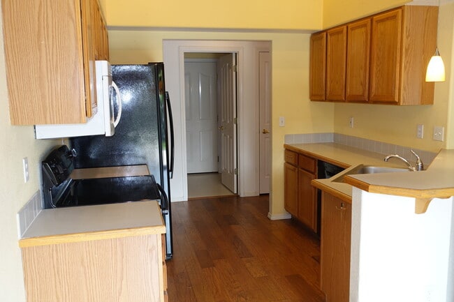 Foto del edificio - Three-Bedroom with Great Back Yard