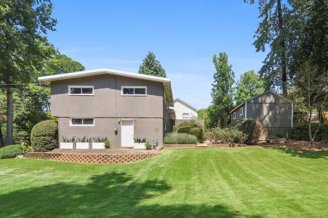 Foto del edificio - 2445 Cove Cir NE