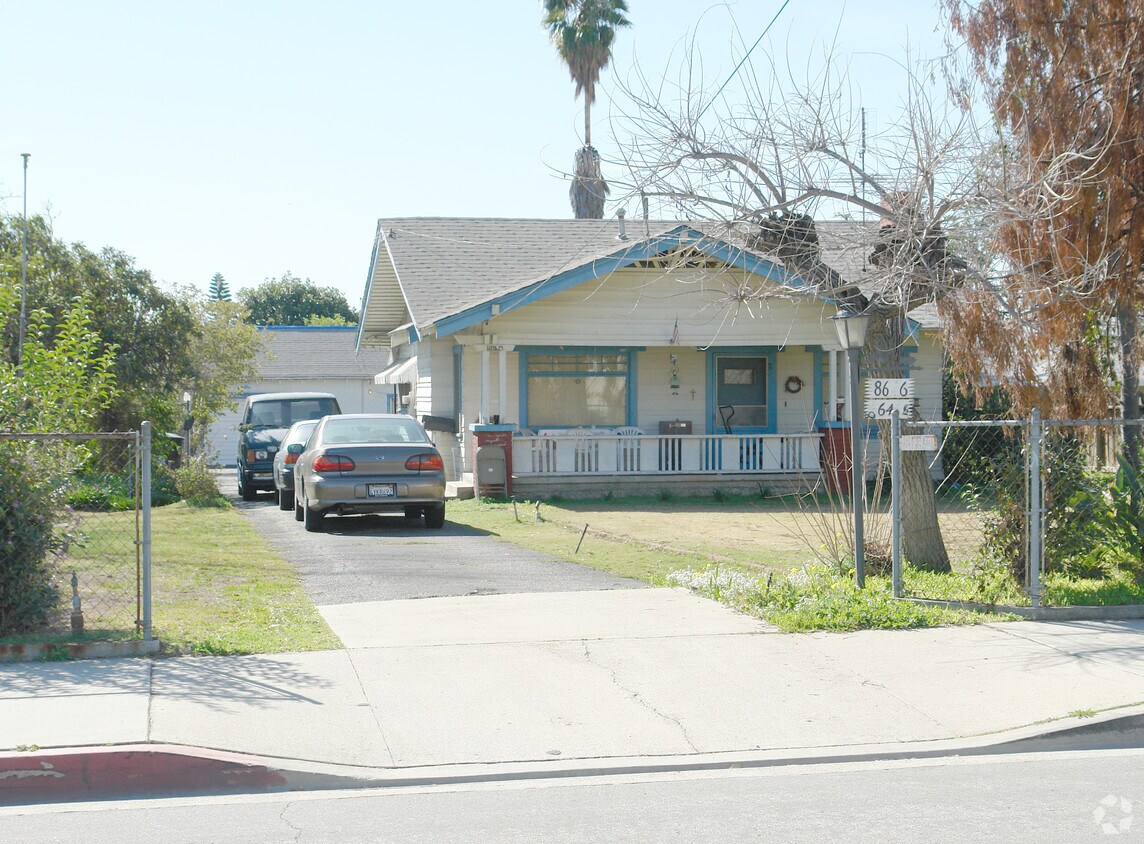 Building Photo - 8646 Grand Ave