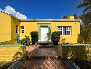 Building Photo - 695 NE 81st St