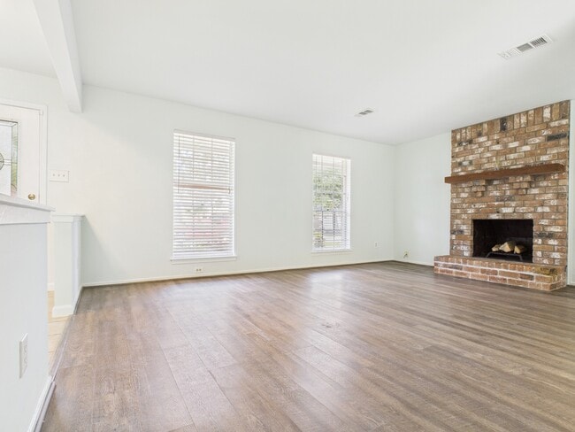 Building Photo - 2103 Mustang Springs Dr