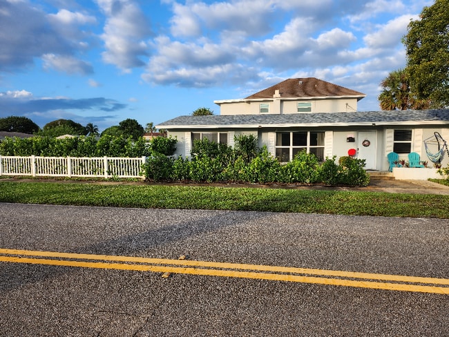 Photo - 305 3rd St House