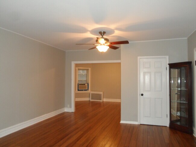 Building Photo - 5408 N Sawyer Ave