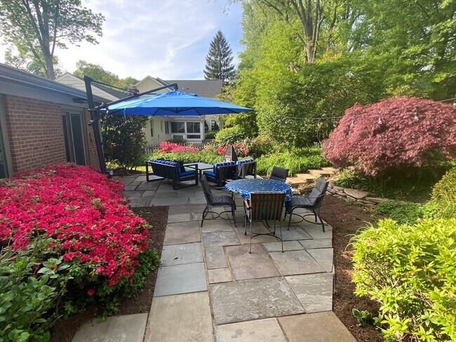 Photo - 6805 Millwood Rd House