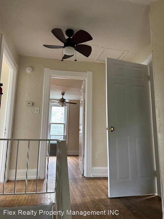 Foto del edificio - 3 br, 1 bath House - 527 WHITE ST