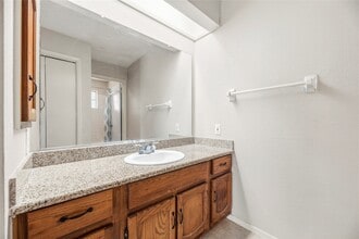 Building Photo - 21431 Park Bend Dr