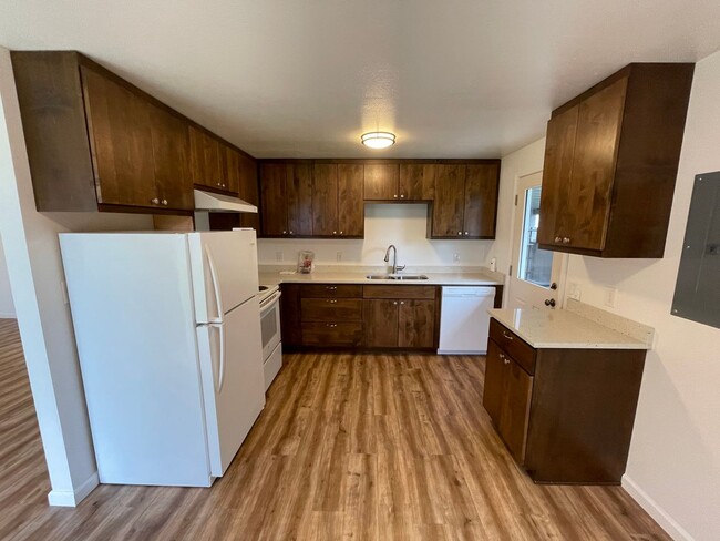 Foto del edificio - Completely Updated 2 Bdrm Home