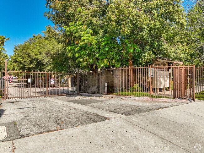 Building Photo - Sierra Villas
