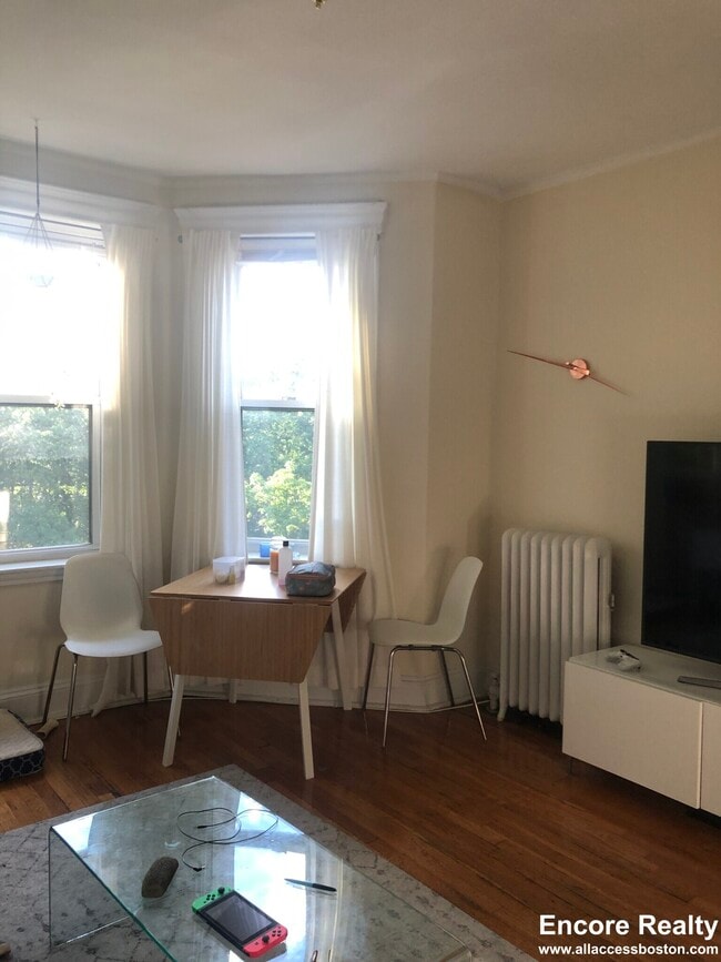 Building Photo - 360 Riverway