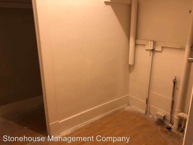 Building Photo - 436 E 11th St