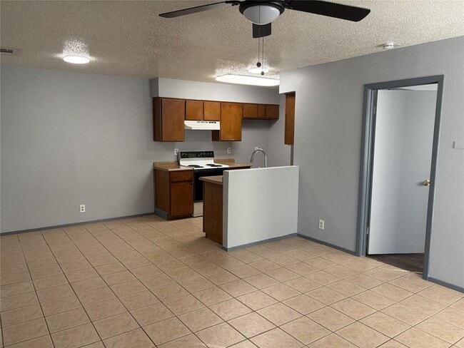 Building Photo - 8710 Piney Point Dr