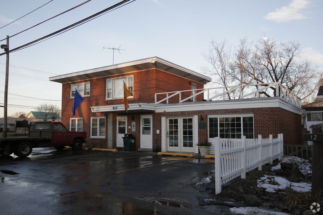 Building Photo - Zeman Portfolio - Town and Country