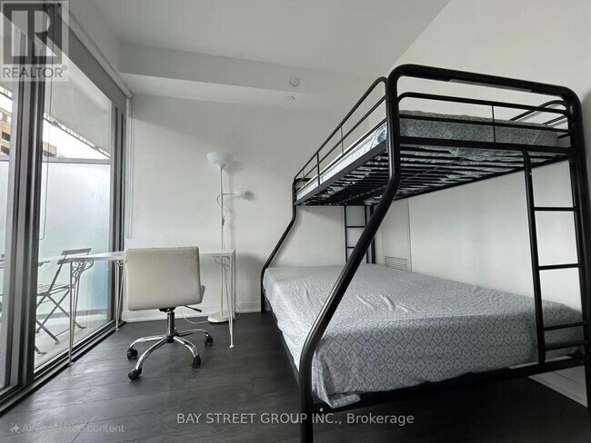 Photo du bâtiment - 50A-1550 Charles St E